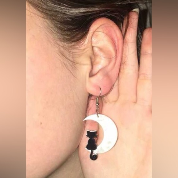 🐈⬛ Black Cat & Moon Design Earrings NWT - Picture 7 of 8